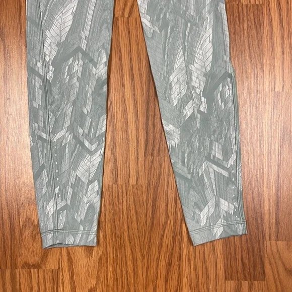 lululemon athletica sage green patterned leggings size 6 - Picture 7 of 8
